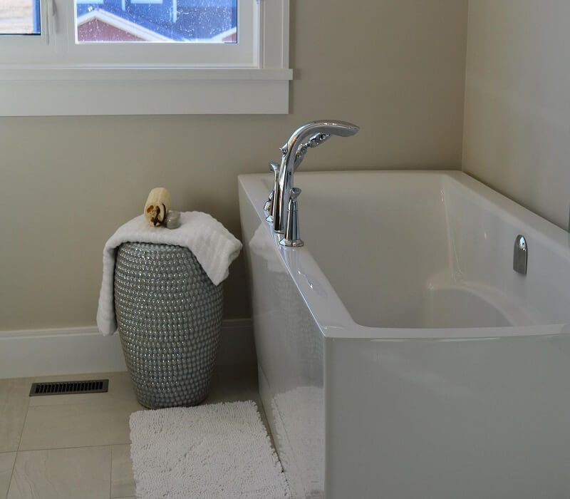 How to Remove Essential Oil Stains from Bathtubs